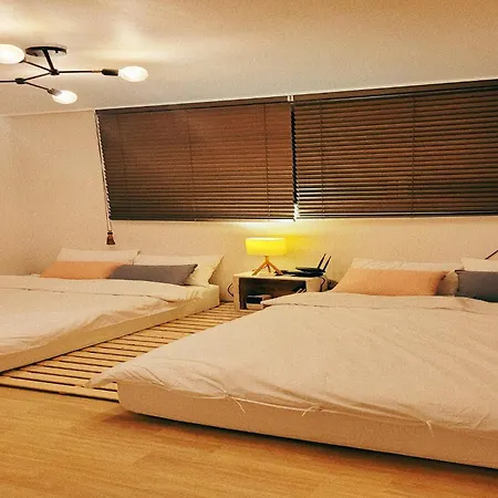 Hongdae 3Mins, Q House 아파트